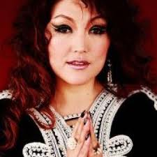 Би байгаа ш дээ 