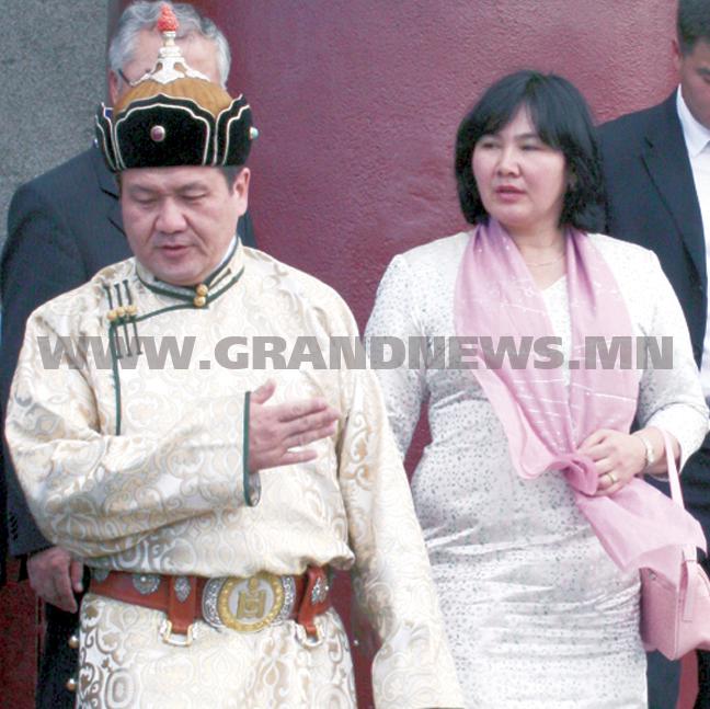 Энэ эрхэм хэнд гай болох вэ? 