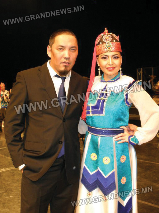 Өөжгий бүжигчин бүсгүй сонголоо