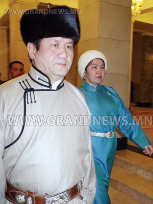 Намайг дагаад...