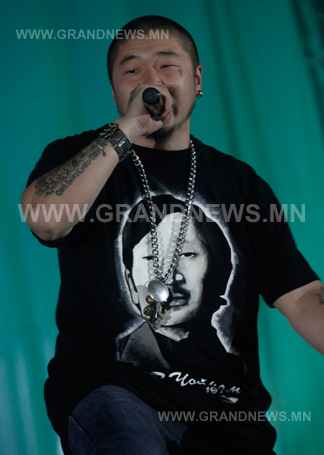 Сэтгүүлч хэлж байна, үг сонс