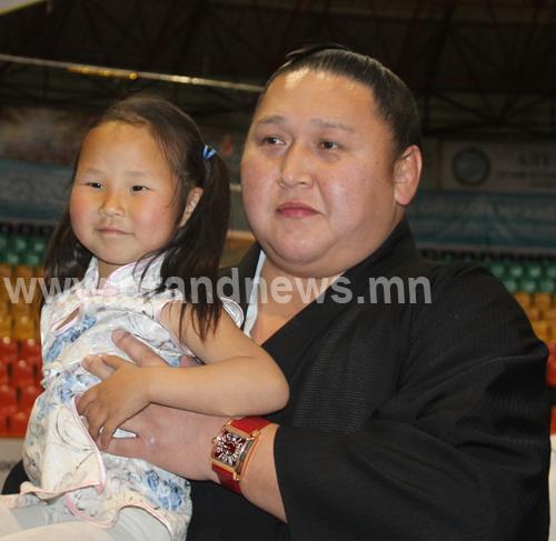 Хүүхдүүдийн анхны бэлэг 