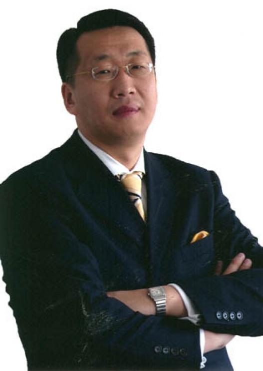 Мөнгөөр зодно