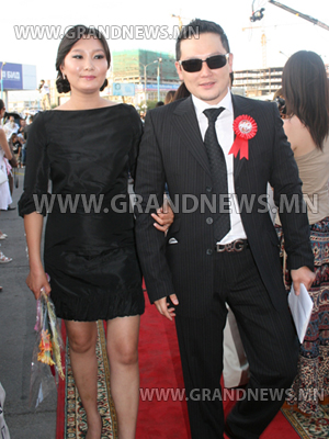 “Номин талст”-ын Д.Батсүх 3 дахь хүүхдээ хүлээж байна