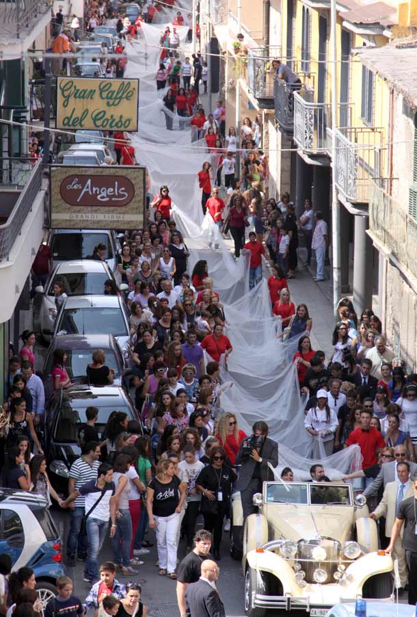 Урт хормойтой хуримын даашинзны шинэ рекорд-3.6 км