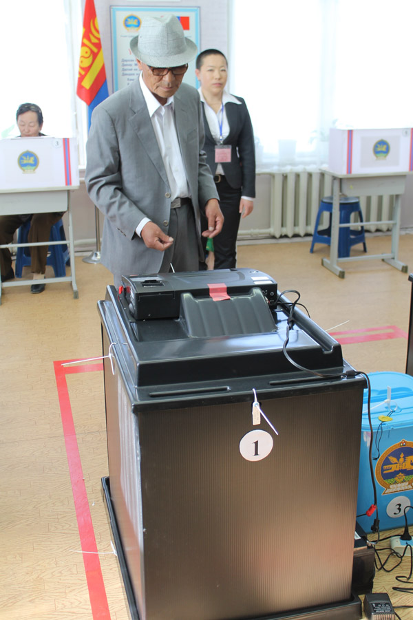 АН тэргүүлж байна 