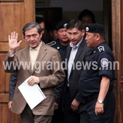  Шүүх хурал хойшиллоо