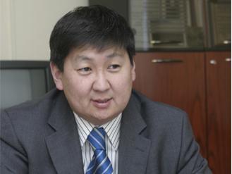 Хүрэлбаатар аа гэж 