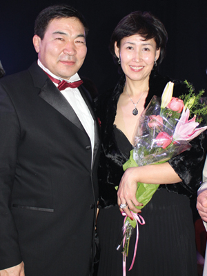 Бух шиг аварга ногоон гэрлээр...