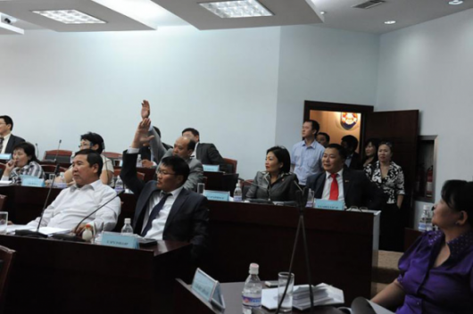 Нийслэлийн парламент тэргүүлэгчдээ сонголоо 