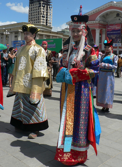 “Дээлтэй Монгол”