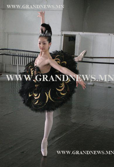 Театрын хун ээж болно