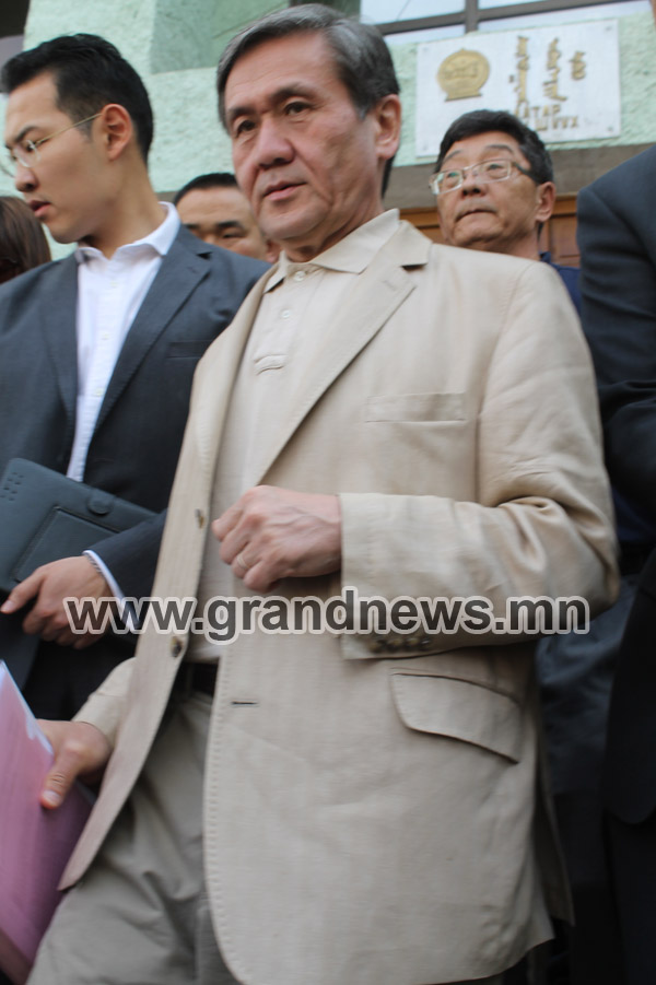 Шүүх хурлаас 