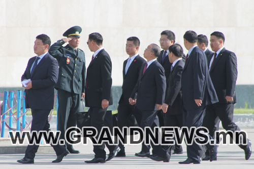 Шинэ засгийн анхны зочин 