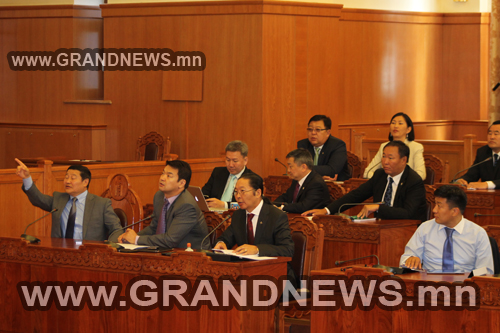 У.Хүрэлсүх, Ц.Шаравдорж нарыг ажлаас нь чөлөөллөө 