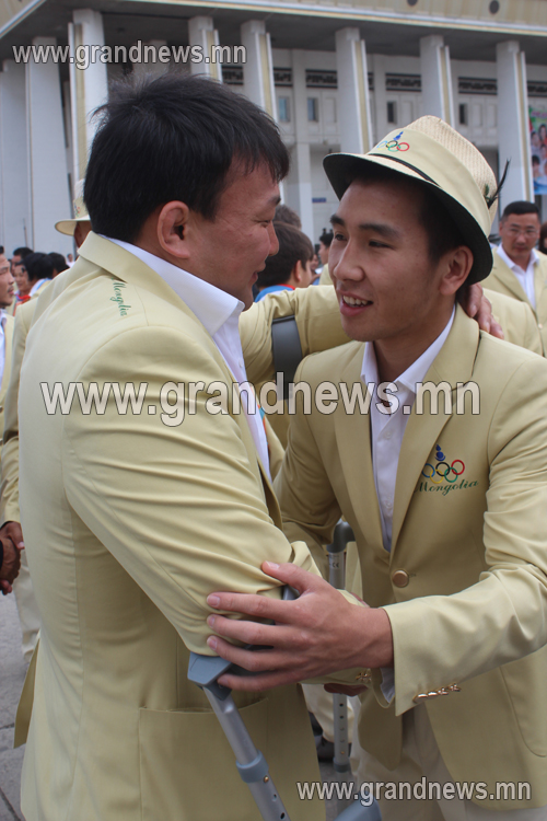   Монголын төр тамирчидаа угтлаа
