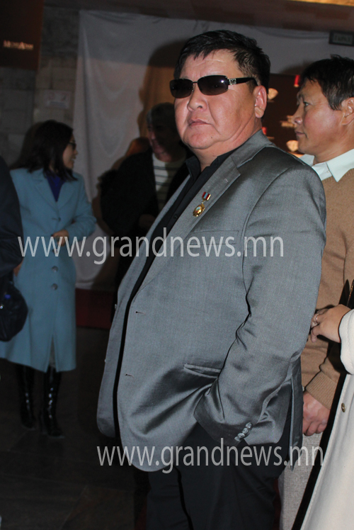 “Жигүүр гранд”  -ын  Д.Баттөрийн хамтлаг 