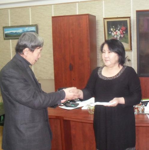 Хүүхдийн зохиолч дотуур байранд нэг сар амьдарна 