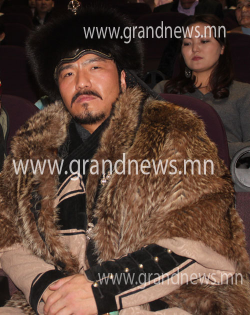 Галдан хаан хүүтэй боллоо 