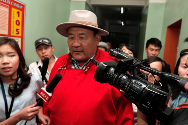 Гэртээ хадгалж байсан хар тамхийг нь устгалд орууллаа