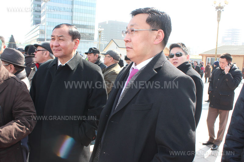 МАН-ын гишүүд чуулганыг орхин жагсаалд нэгдлээ