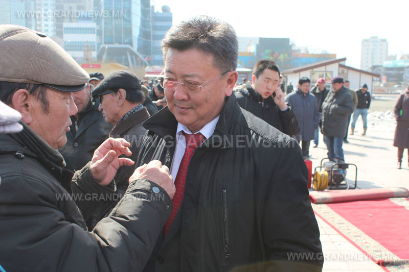 Н.Энхболд ярьж байна