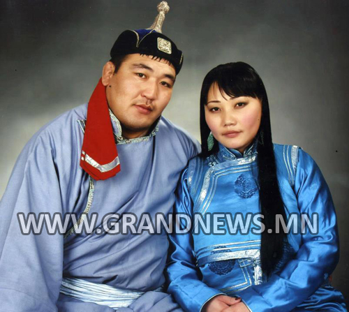 Санжаа зааны сэтгүүлч гэргий 