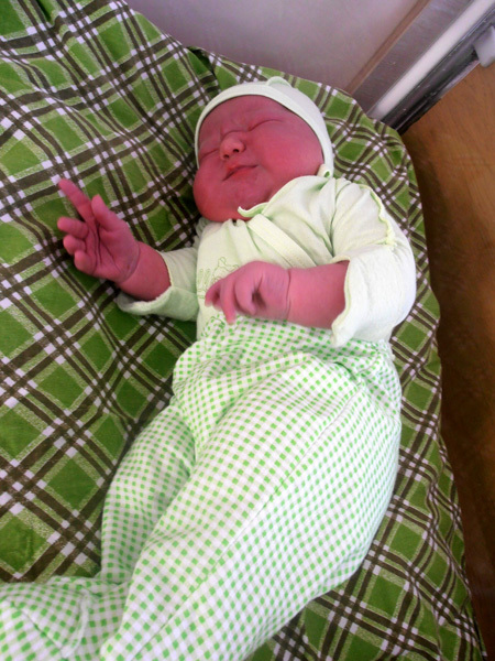 Украйнд төрсөн аварга хүүхэд