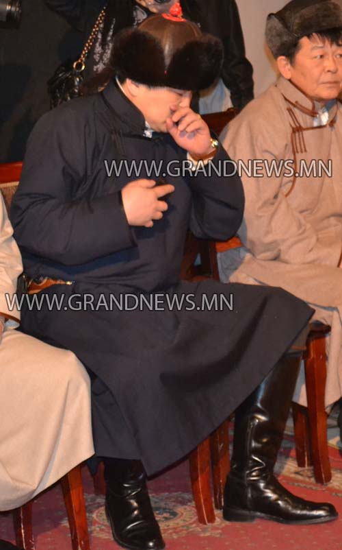 Хамрын ханиад аа гэж...