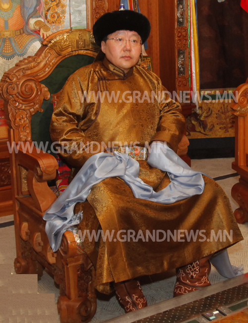 Ерөнхийлөгч 10-нд Чингис хааны хөшөөний өмнөх талбайд тангараг өргөнө