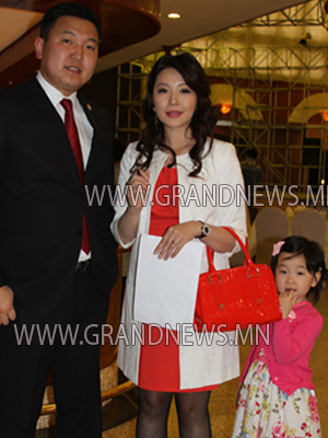 Шинэхэн доктор шинэ хүнээ хүлээж байна