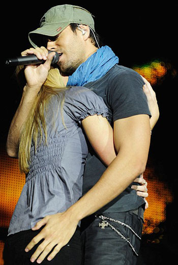 Нэрт дуучин хуримаа хийх нь 