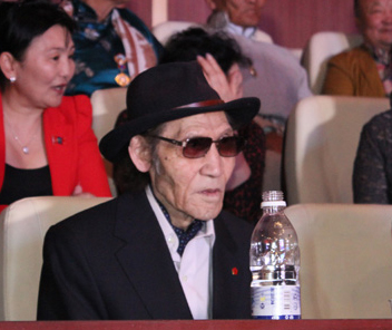 Н.Энхбаярын аав эрүүл мэндийг шүтнэ