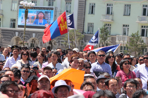 Олуулаа “цэнгэн хөгжилдлөө” 