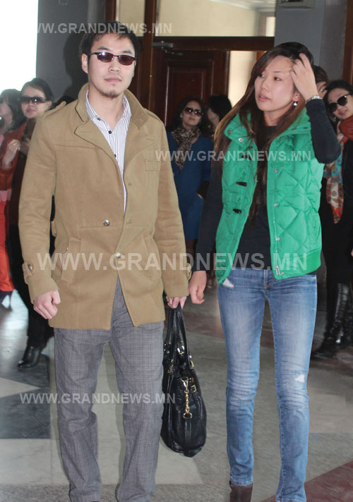 Чингүүний шинэ найз бүсгүй 