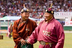 Бөхчүүд наадмын бэлтгэлдээ гарчээ