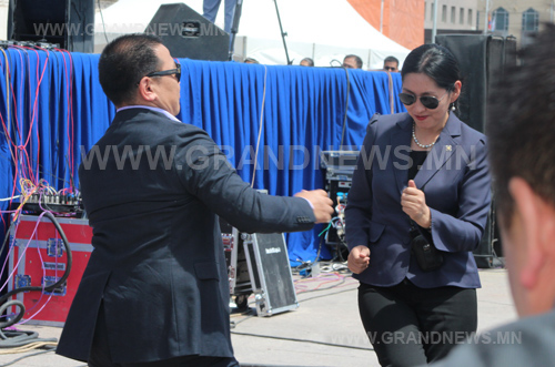 Сүхийн талбайд чамтайгаа...