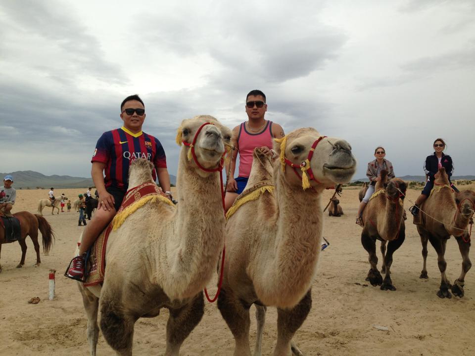 Хосууд зугаалсаар 