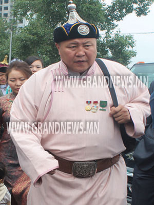 Нууцлаг бизнесмэн хүчтэн