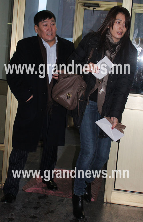 Ч.Энхтайван эхнэр хүүхдээ нуувчнаас гаргалаа