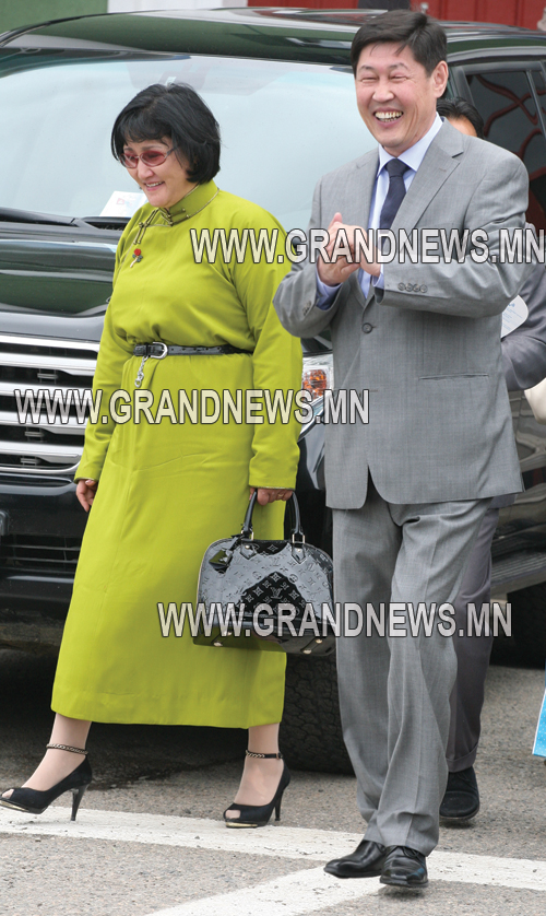 Цэрэг гишүүний Цэцэгээ гэргий 