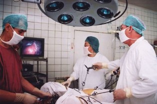 8 настай охиныг ахин хүүхэд төрүүлэхээргүй болгожээ