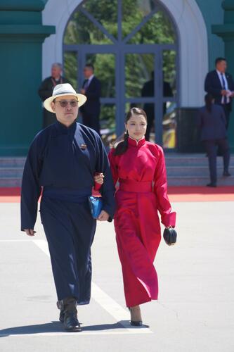 Э.Батшугар /гэргий Б.Янжиндуламын хамт/