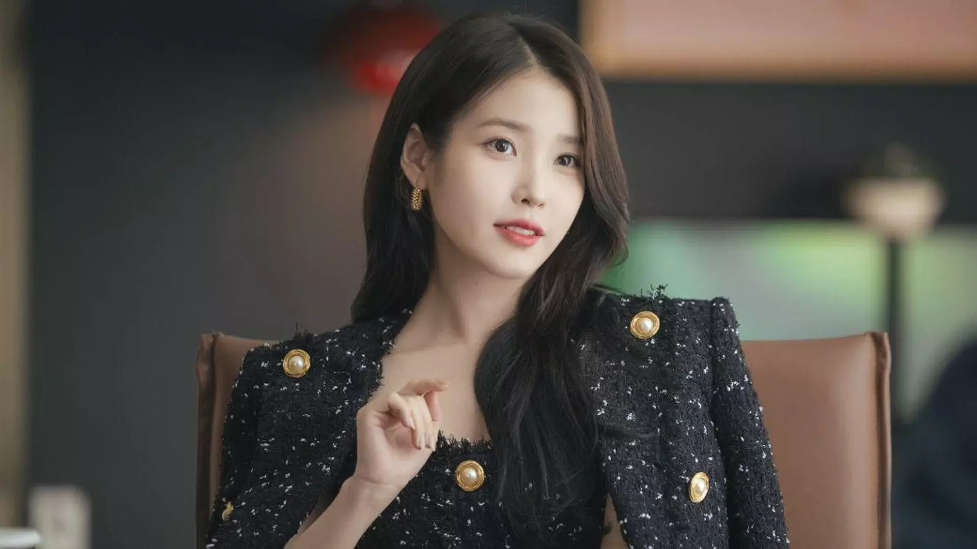 Fashion: К попын хатан хаан IU-ийн шинэ кинон дахь high fashion, брэндийн хувцаслалт