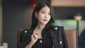 Fashion: К попын хатан хаан IU-ийн шинэ кинон дахь high fashion, брэндийн хувцаслалт