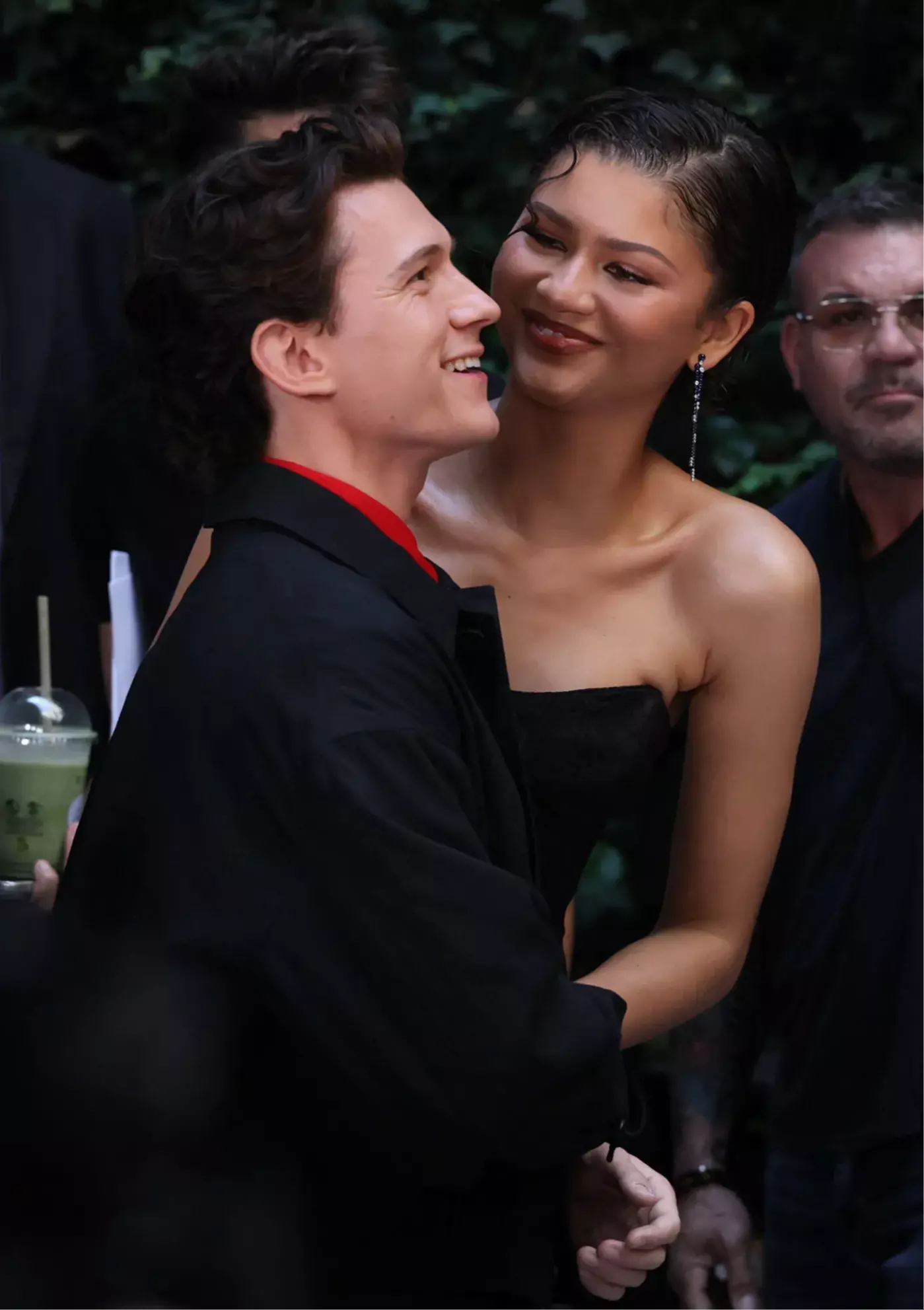 Zendaya шинэ киноныхоо нээлт дээр Christian cowan брэндээр гоёжээ
